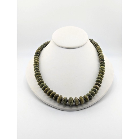 Navajo Gaspeite Graduated Beaded Pullover Necklace w/ Pen‎ Shell Heishi **